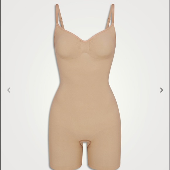 SKIMS seamless sculpt mid thigh bodysuit - Picture 1 of 4